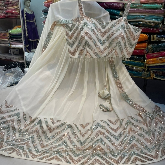 Lehanga - Picture 2 of 3